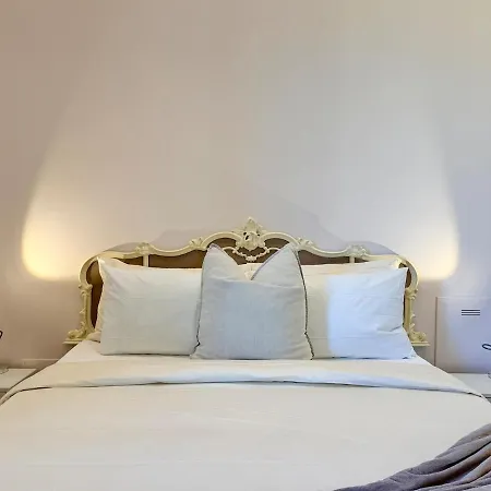 The Sanctuary Of Light - Historic Center Apartman